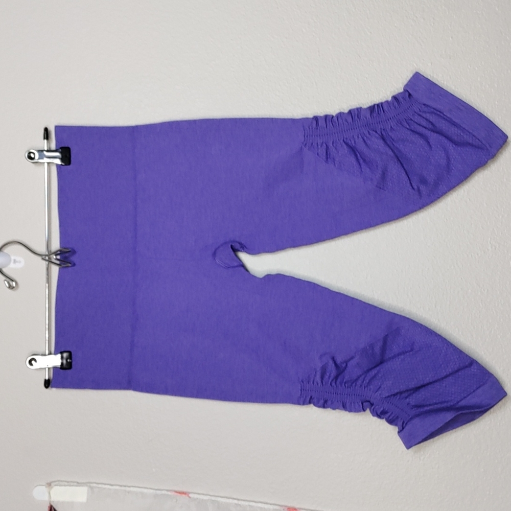 Lululemon seamless scrunch Capri leggings size 6